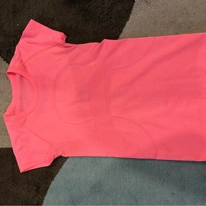 Lululemon tee
